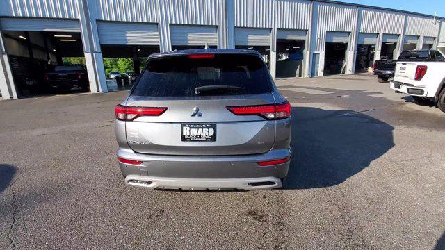 Photo of 2024 Mercury Gray Metallic Mitsubishi Outlander