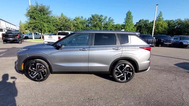 Photo of 2024 Mercury Gray Metallic Mitsubishi Outlander