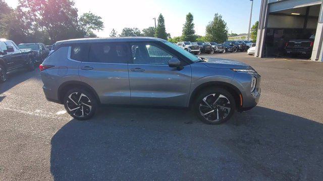 Photo of 2024 Mercury Gray Metallic Mitsubishi Outlander
