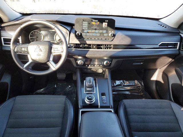 Photo of 2024 Mercury Gray Metallic Mitsubishi Outlander