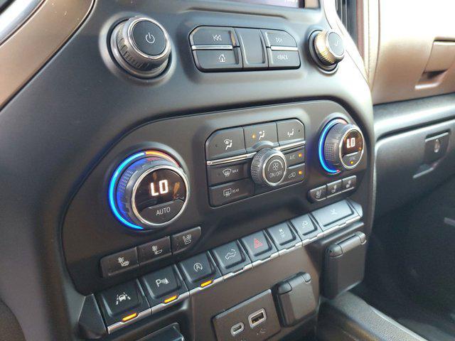 Photo of 2021 Iridescent Pearl Tricoat Chevrolet Silverado 1500