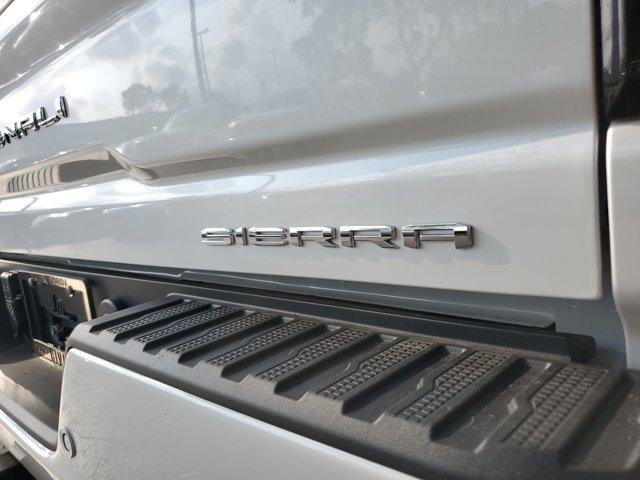 Photo of 2025 White Frost Tricoat GMC Sierra 2500
