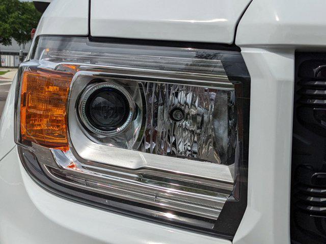 Photo of 2022 Summit White GMC Canyon