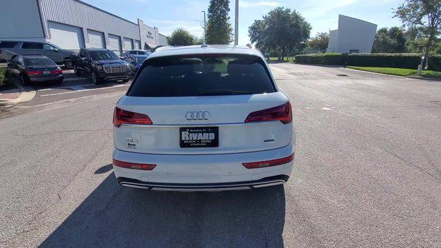 Photo of 2021 Glacier White Metallic Audi Q5