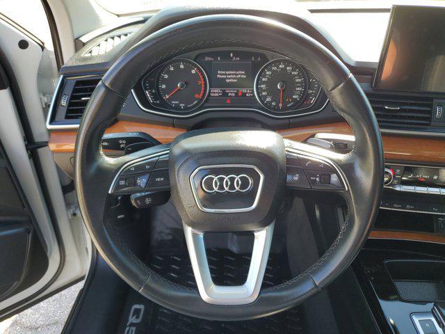 Photo of 2021 Glacier White Metallic Audi Q5