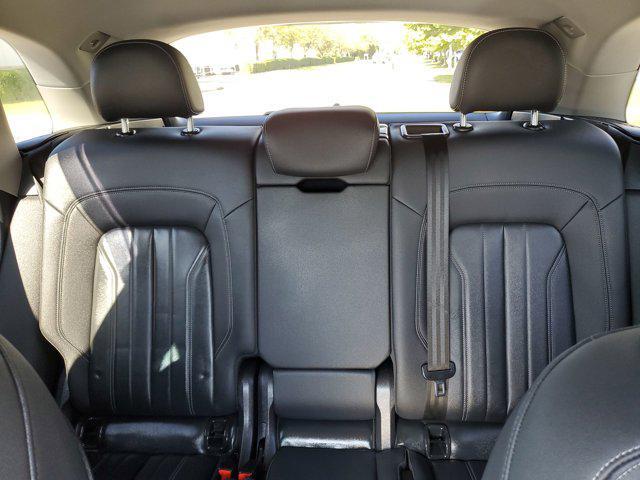 Photo of 2021 Glacier White Metallic Audi Q5