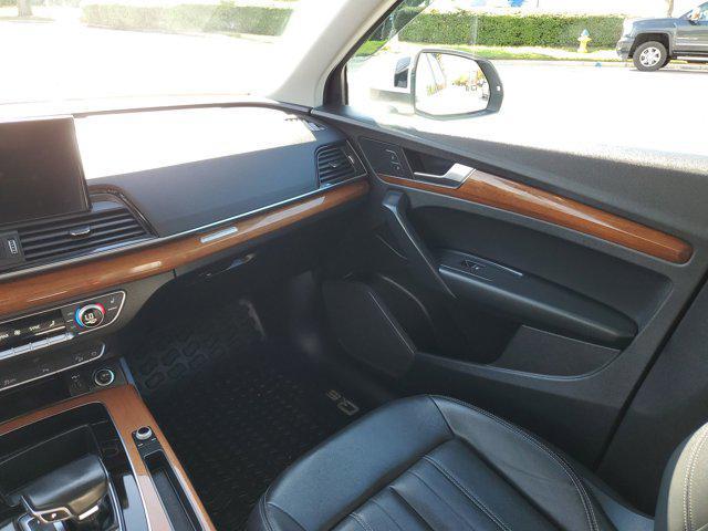Photo of 2021 Glacier White Metallic Audi Q5