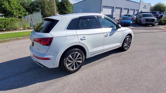 Photo of 2021 Glacier White Metallic Audi Q5