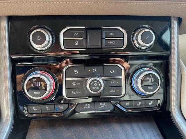 Photo of 2022 White Frost Tri-Coat GMC Yukon XL