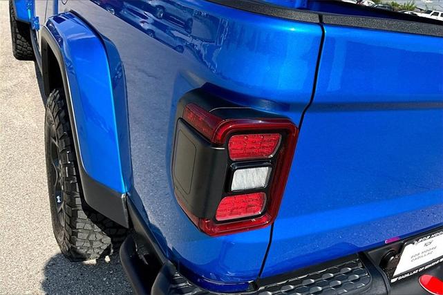 Photo of 2021 Hydro Blue Pearlcoat Jeep Gladiator