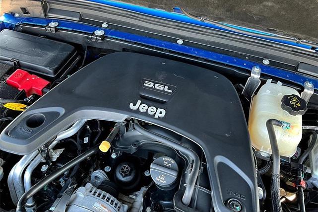 Photo of 2021 Hydro Blue Pearlcoat Jeep Gladiator
