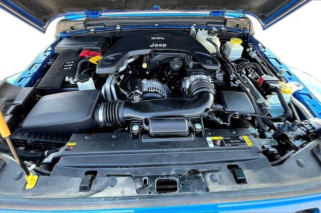 Photo of 2021 Hydro Blue Pearlcoat Jeep Gladiator