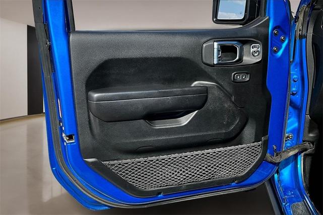 Photo of 2021 Hydro Blue Pearlcoat Jeep Gladiator