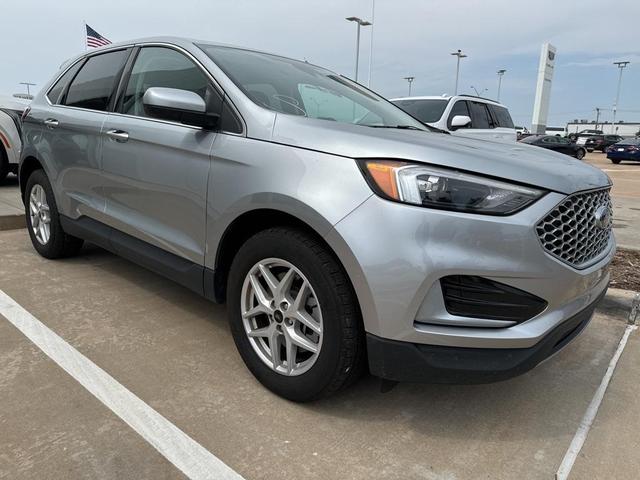 Photo of 2024 Silver Metallic Ford Edge
