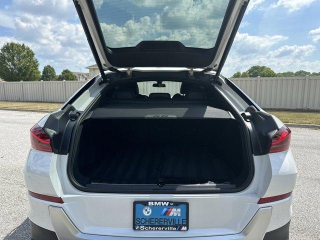 Photo of 2023 Mineral White Metallic BMW X6