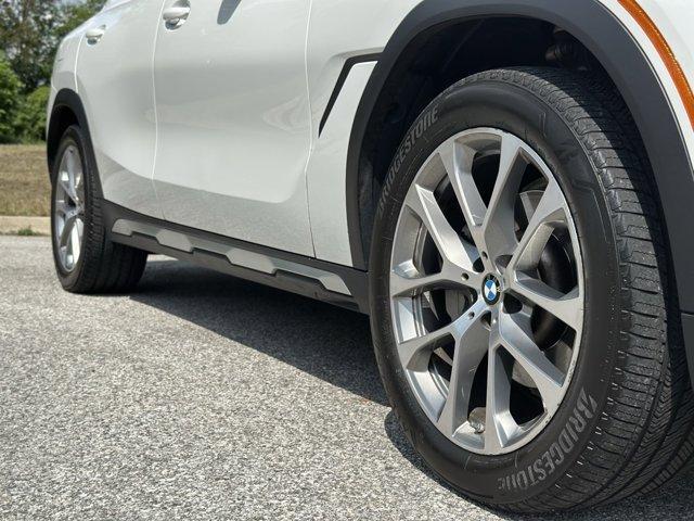 Photo of 2023 Mineral White Metallic BMW X6