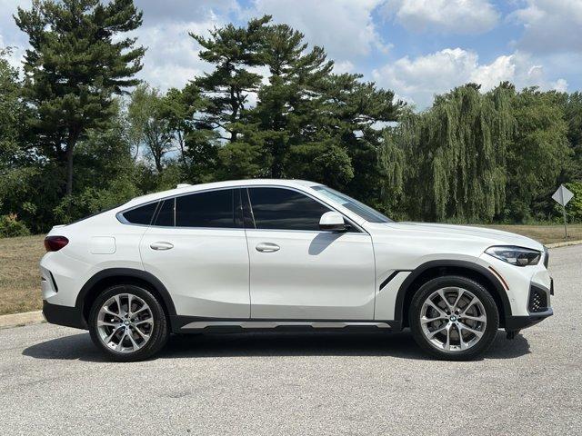 Photo of 2023 Mineral White Metallic BMW X6
