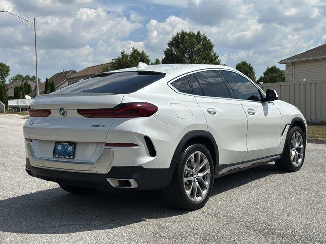 Photo of 2023 Mineral White Metallic BMW X6