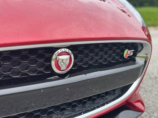 Photo of 2015 Italian Racing Red Jaguar F-TYPE