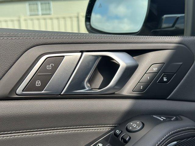 Photo of 2022 Manhattan Green Metallic BMW X5