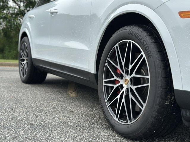 Photo of 2024 White Porsche Cayenne