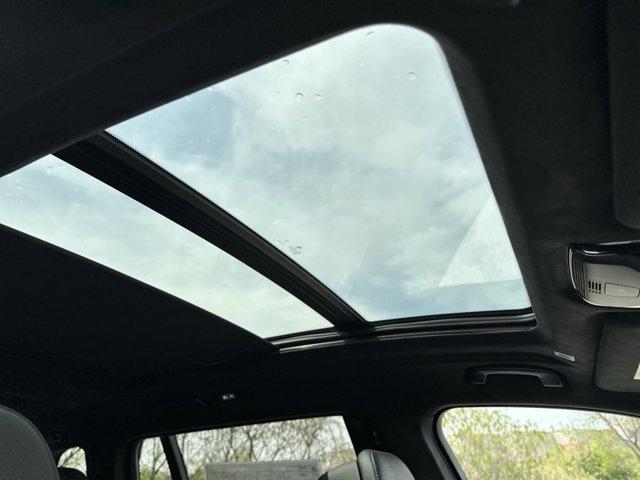 Photo of 2025 Mineral White Metallic BMW X7