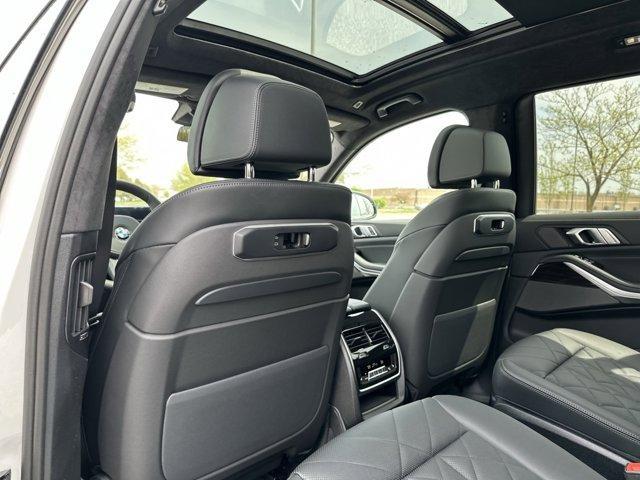 Photo of 2025 Mineral White Metallic BMW X7