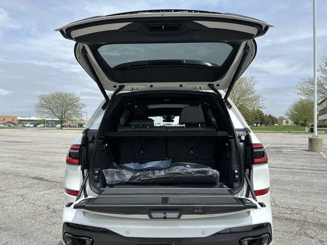 Photo of 2025 Mineral White Metallic BMW X7