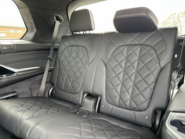 Photo of 2025 Mineral White Metallic BMW X7