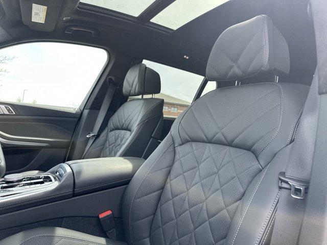 Photo of 2025 Mineral White Metallic BMW X7
