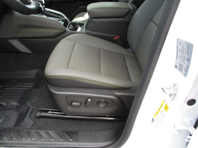 Photo of 2026 Summit White Chevrolet Colorado