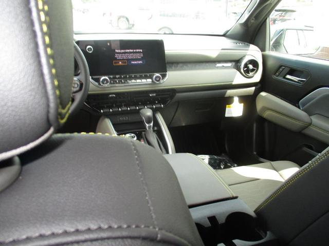Photo of 2026 Summit White Chevrolet Colorado