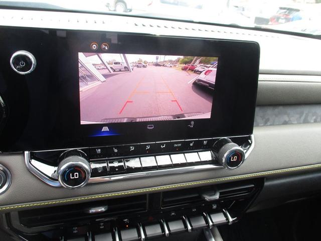 Photo of 2026 Summit White Chevrolet Colorado