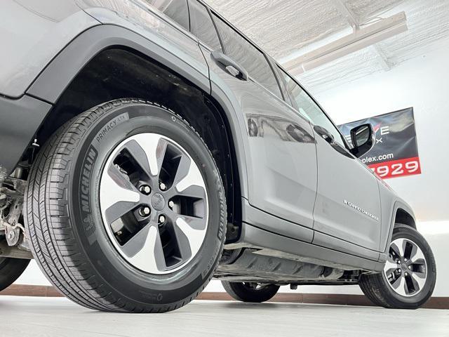 Photo of 2023 Baltic Gray Metallic Clearcoat Jeep Grand Cherokee 4xe