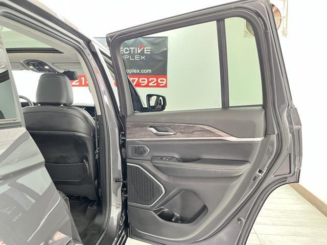 Photo of 2023 Baltic Gray Metallic Clearcoat Jeep Grand Cherokee 4xe