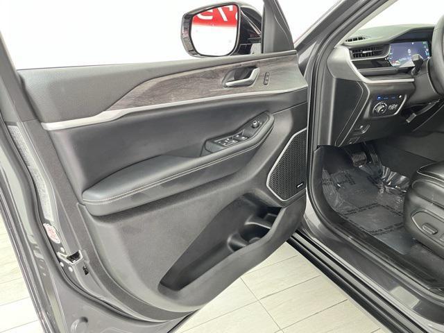 Photo of 2023 Baltic Gray Metallic Clearcoat Jeep Grand Cherokee 4xe