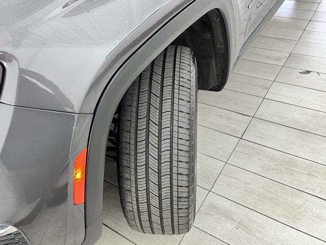 Photo of 2023 Baltic Gray Metallic Clearcoat Jeep Grand Cherokee 4xe