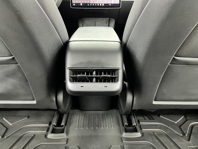 Photo of 2023 Pearl White Tesla Model 3
