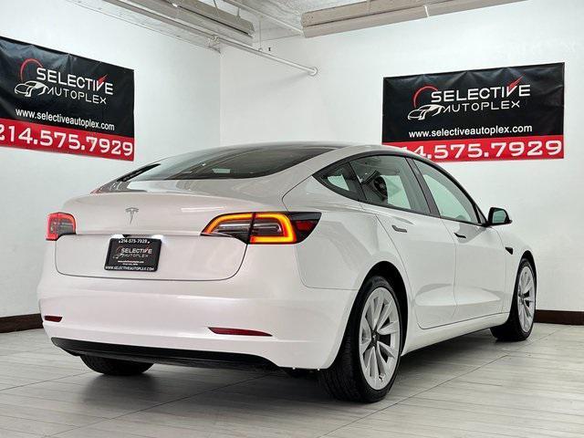 Photo of 2023 Pearl White Tesla Model 3