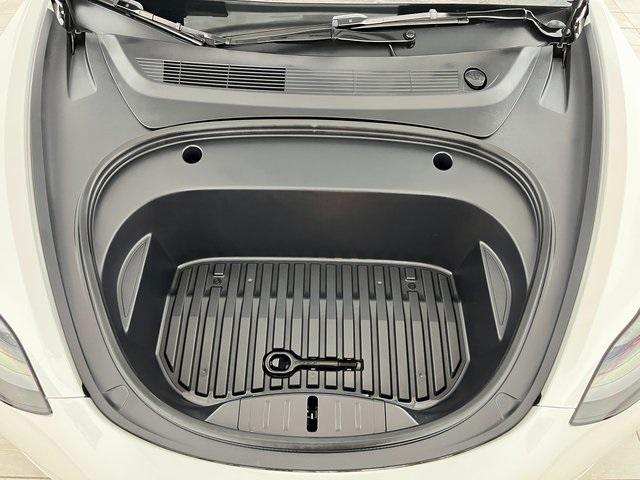 Photo of 2023 Pearl White Tesla Model 3