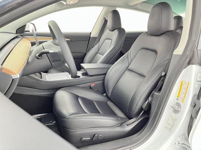 Photo of 2023 Pearl White Tesla Model 3