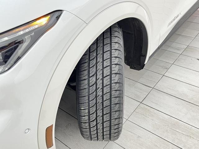Photo of 2022 White Metallic Ford Mustang Mach-E