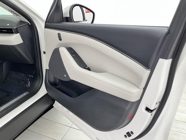 Photo of 2022 White Metallic Ford Mustang Mach-E