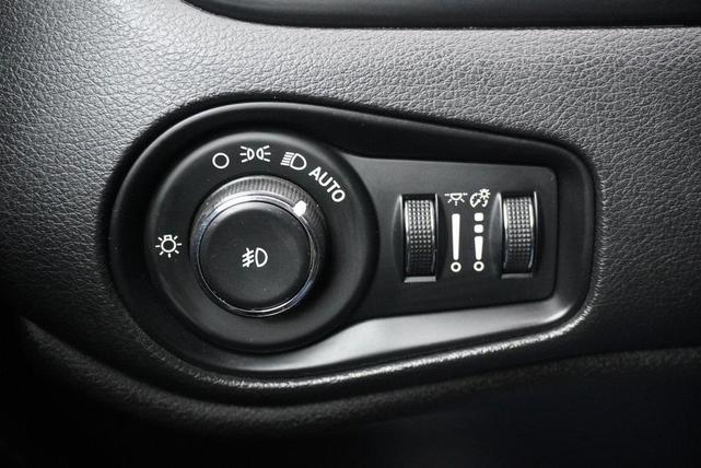 Photo of 2016 Black Jeep Renegade