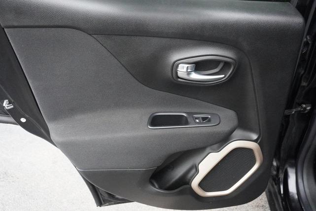 Photo of 2016 Black Jeep Renegade