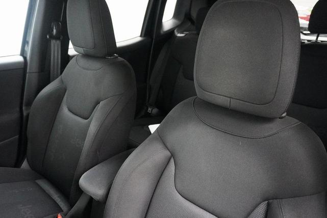 Photo of 2016 Black Jeep Renegade