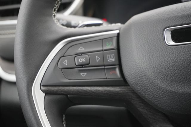 Photo of 2025 Diamond Black Crystal Pearlcoat Jeep Grand Cherokee L