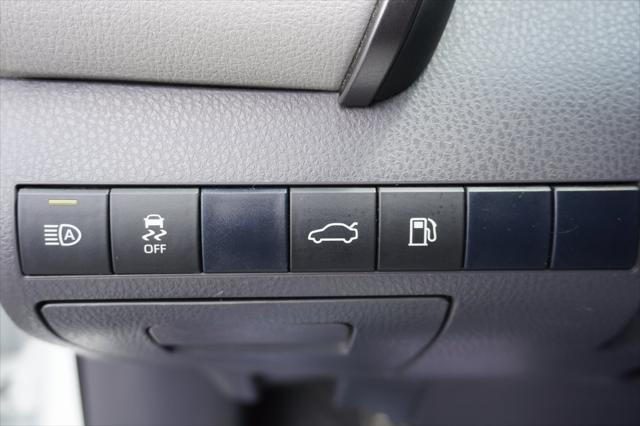 Photo of 2018 White Toyota Camry