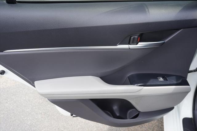 Photo of 2018 White Toyota Camry