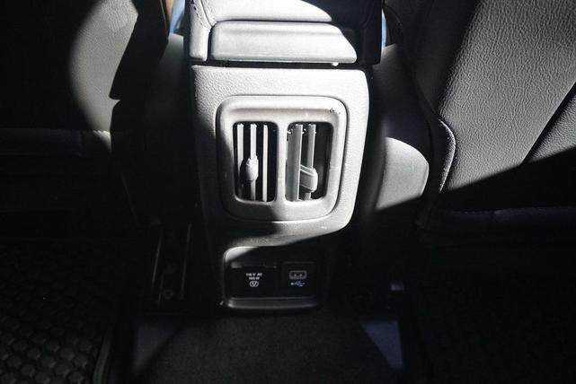 Photo of 2021 White Clearcoat Jeep Compass